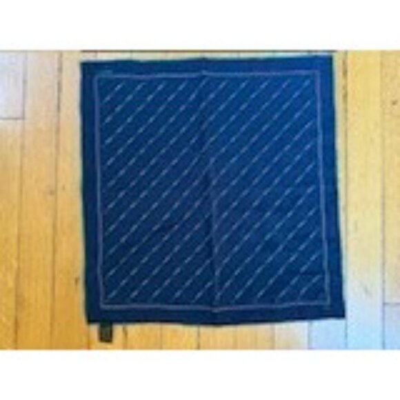 Italy Gucci Beautiful Authentic Scarf 16.5" x 16" 100% Silk - Picture 2 of 4